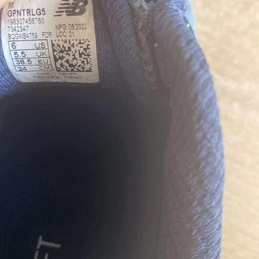 New ballots women’s sneakers. Size 6. - Picture 7 of 11